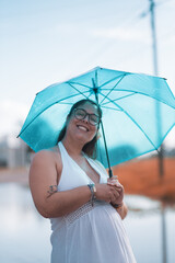 Retrato de mujer embarazada sonriente