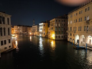 Naklejka premium Venice, Grand Canal seen from the Rialto Bridge at night