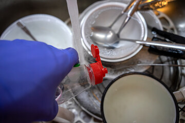 Washing dishes with dishwashing gel.Means for processing and disinfection in food enterprises.