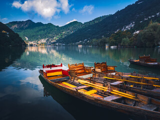 Fototapeta na wymiar Nainital Lake