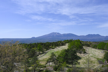 嬬恋村から望む春の浅間山，群馬県嬬恋村
