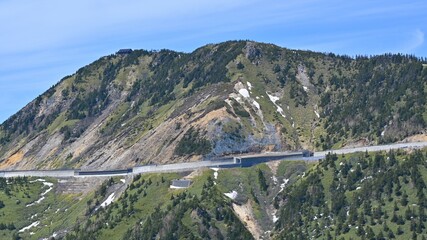 浅間・白根・志賀さわやか街道の風景，残雪の横手山，群馬県中之条町