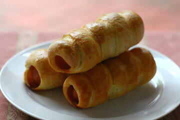 rolls on a plate