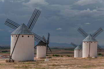 Tierra de Gigantes, Land der Giants. Molinos de Viento situados en la localidad de Campo de Criptana, Ciudad Real, Spanien