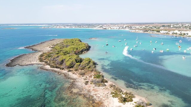 Estate in Salento: il mare blu cristallino di Porto Cesareo e l'isola dei conigli - Puglia, Lecce, Italia