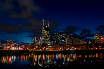 Naklejka premium Aerial panoramic of Nashville Skyline at Sunset by Cumberland River
