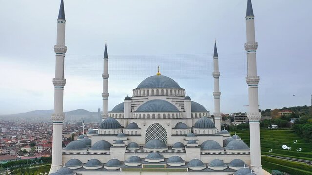 Close up of Camlica Mosque located on Camlica Hill. First ever prayer held at Turkey's largest Mosque in Istanbul in 2019. Occupying an area of 15000 square meters on the Anatolian side of city
