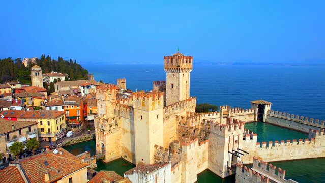 Scaliger Castle of Sirmione, Lake Garda - Italy - View of the imposing castle on the peninsula © Bärbel