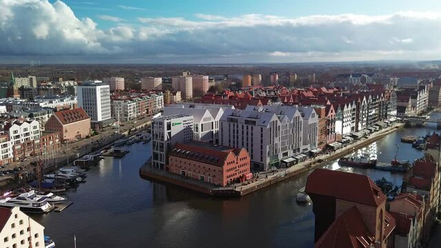Gdańsk Motława - aerial drone shot. Gdańsk Stare Miasto. Wakacje nad morzem. Nieruchomości nad morzem. 