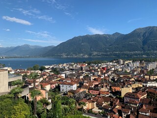 Panorama auf den Lago Maggiore und die Stadt Locarno im Tessin - Schweiz