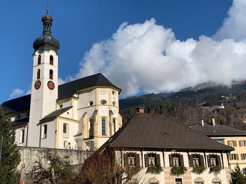 Pfarr- und Wallfahrtskirche Mariä Geburt / Kirche in Tschagguns / Schruns im Montafon - Skigebiet in Österreich
