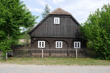 Fototapeta na wymiar Umgebindehaus aus Schrotholz im Erlichthof Rietschen im sorbisch-sächsischen Dorf