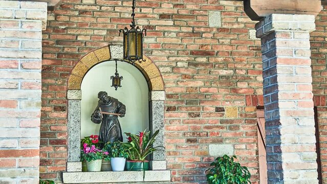 Monk statue and Lantern. Church of Transfiguration today more known as Sanctuary of San Mandic, is religious building of origin that rises in contra Santa Croce in Padua.