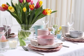 Fototapeta na wymiar Festive table setting with beautiful flowers. Easter celebration