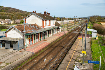 Obraz premium Gare Sncf de Pont de l'Arche fermée sur la ligne Paris le Havre