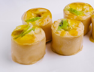 sweet pancake rolls with kiwi