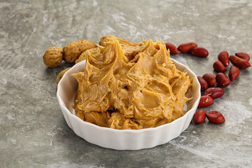 Peanut paste in the bowl