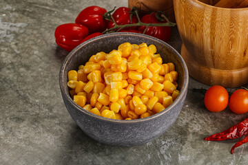Sweet canned ripe corn grain