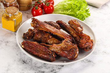 Roasted duck wings with sauce