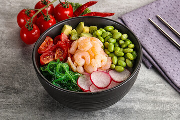 Hawaian cuisine - Poke with cocktail shrimps