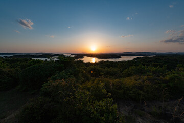 Obraz premium ともやま公園から望む英虞湾に沈む夕日