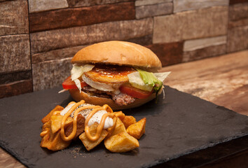 Hamburguesa con patatas