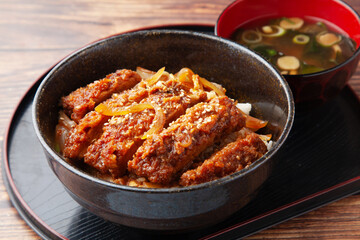 味噌カツ煮丼