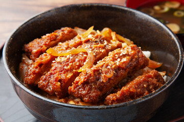 味噌カツ煮丼