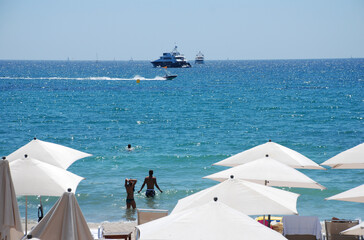 Fototapeta na wymiar parasols on the beach in Cannes