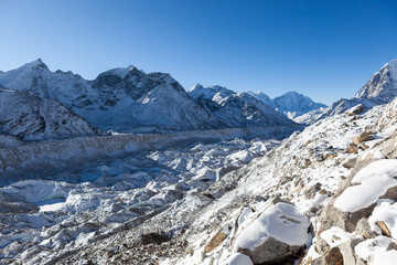 Mountain landscape in Nepal. High altitude glacier in mount Everest area, Himalayas. - obrazy, fototapety, plakaty