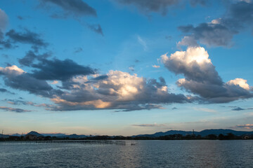 琵琶湖の隣にある小さな湖　平湖の美しい夕暮れの風景