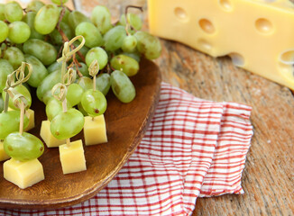 appetizer canapes grapes and cheese on a skewer