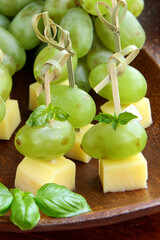 appetizer canapes grapes and cheese on a skewer