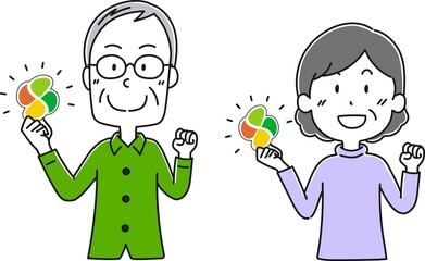 よつばマークを持った高齢男性と高齢女性