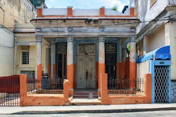 View of one of the grand entrances to a building built in colonial style in the historic part of Havana. Cuba