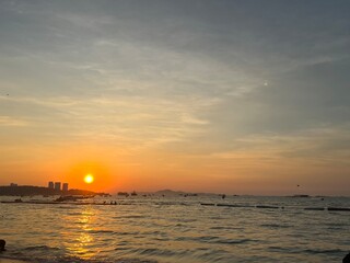 Naklejka premium sunset over the sea