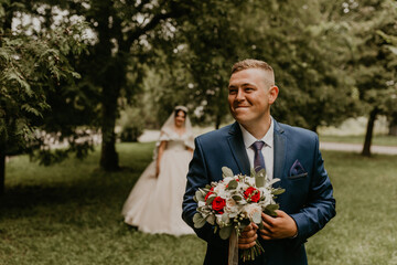 first meeting newlyweds groom wait sees bride