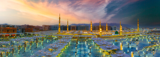 The Prophet's Mosque (Al-Masjid an-Nabawi). In the second (after Mecca) most holy place of Muslims. According to tradition, it was built in 622 by the Prophet - obrazy, fototapety, plakaty