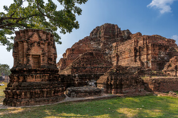 Fototapeta na wymiar Wat Mahathat is an important historically temple in the Ayutthaya Historical Park, Thailand.