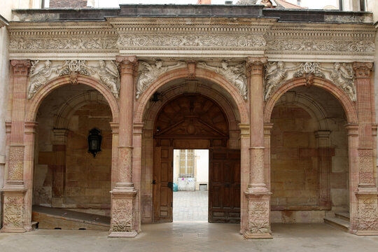 Dijon - Entr&eacute;e Majestueuse