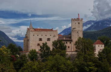 Fototapeta na wymiar view of the ancient brunico castle on the italian alps.