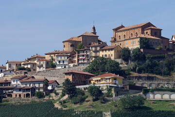 Fototapeta na wymiar piedmontese village La Morra on top of a hill