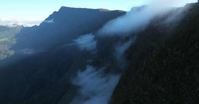 An immersive drone exploration revealing the dramatic silhouettes of R&eacute;union&rsquo;s volcanic ridges, surrounded by vast cirques and a sea of drifting clouds.