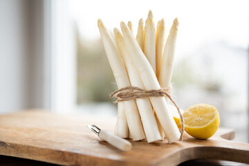 Bunch of fresh white asparagus - obrazy, fototapety, plakaty