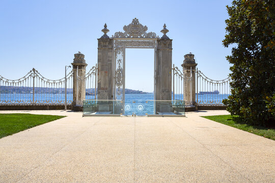 The beautiful exterior of Dolmabahce Palace in Istanbul
