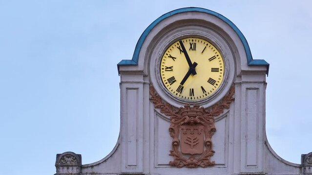 Dial on Montauban or Montauban-Ville-Bourbon is railway station serving town of Montauban, Tarn-et-Garonne department, southwestern France. Station lies on the Bordeaux&ndash;Sуte railway.