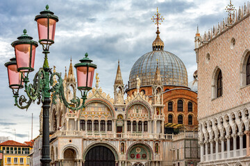 St. Mark's basilica (Basilica di San Marco) in Venice, Italy - obrazy, fototapety, plakaty