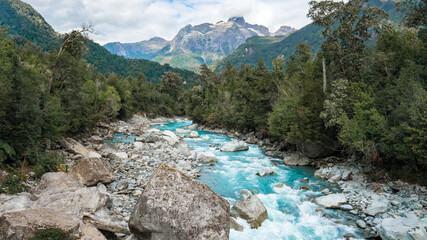 Wildwasser am Rio Blanco, Hornopiren, Patagonien