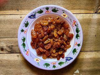 Raisins or dried grapes in a small plate