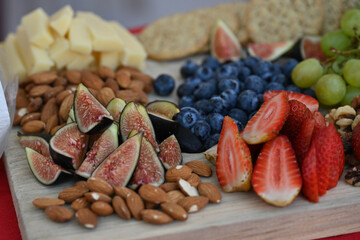 Tabla de quesos y frutas